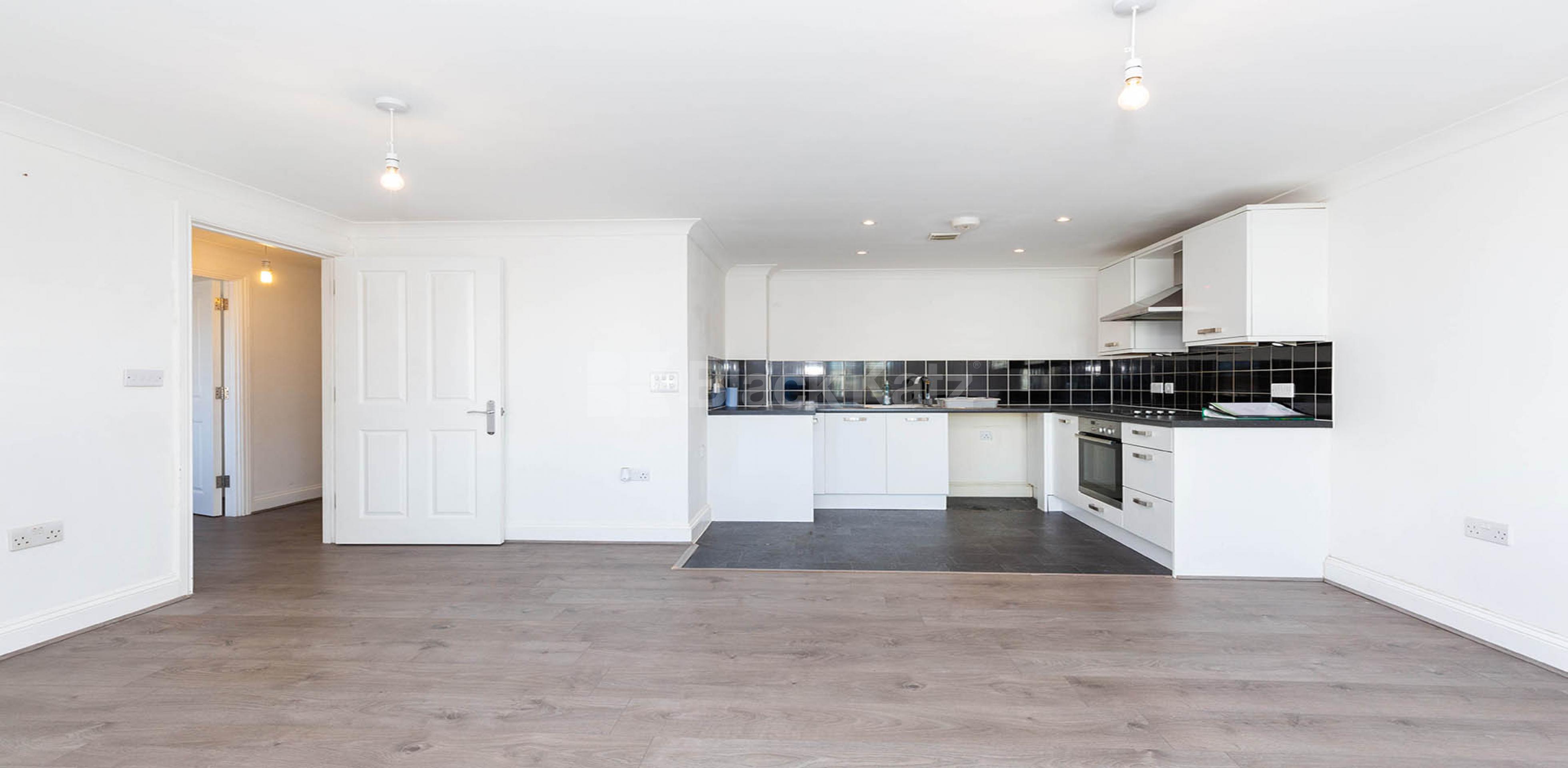 			2 Bedroom, 2 bath, 1 reception Apartment			 Green Lanes, Palmers Green N13